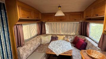 Fernseher, Tischtennisplatte