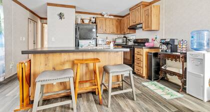 Peaceful Punta Gorda Hideaway w/ Fire Pit & Tropic