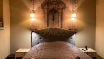 Deluxe Double Room, Courtyard View | Desk, laptop workspace, blackout drapes, iron/ironing board