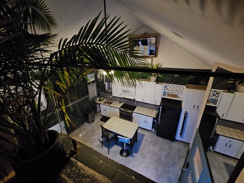 ​A private, 900sq ft one of a kind casita! Stylish and eclectic loft space.