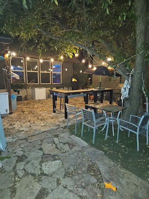 تناول الطعام بالخارج