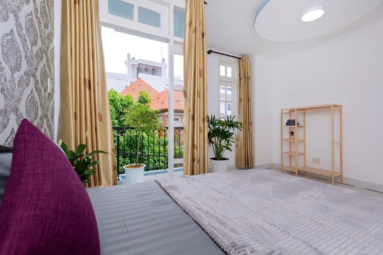 4 bedrooms, internet, bed sheets