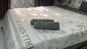 4 bedrooms, internet, bed sheets