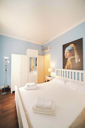 2 bedrooms, iron/ironing board, WiFi, bed sheets