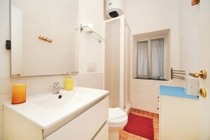 Shower, hair dryer, shampoo