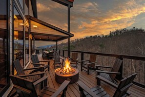 Terrace/patio - Luxury Gatlinburg Lodge | Sleeps 26• 8 BR •Views•Gym•Elevator•Hot Tub•Gameroom (Gatlinburg)