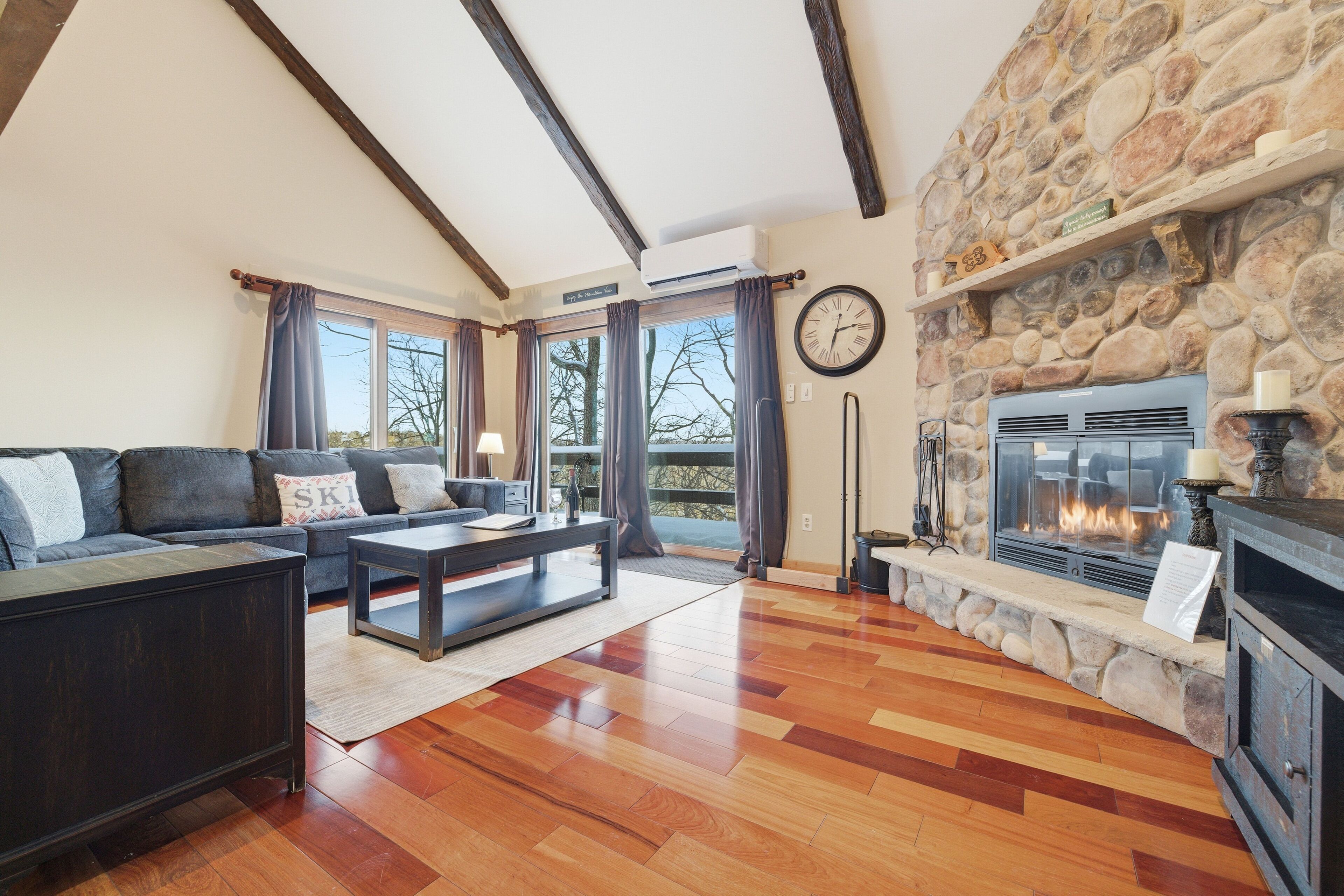 TV, peis, bordtennis og bøker