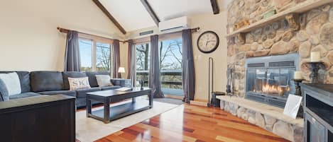 TV, peis, bordtennis og bøker