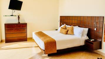 2 bedrooms, in-room safe, desk, iron/ironing board