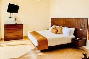 2 bedrooms, in-room safe, desk, iron/ironing board - Stunning Ocean View! (Bajos de Chila)