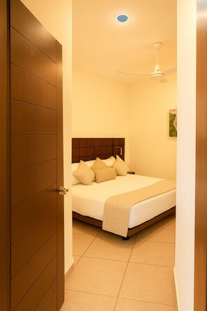 2 chambres, coffres-forts dans les chambres, bureau