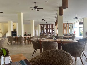 Dining - Stunning Ocean View! (Bajos de Chila)