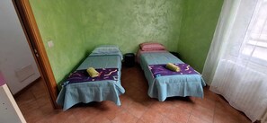 Down duvets, desk, blackout curtains, free WiFi - DOMUS BAIANO  (Naples)