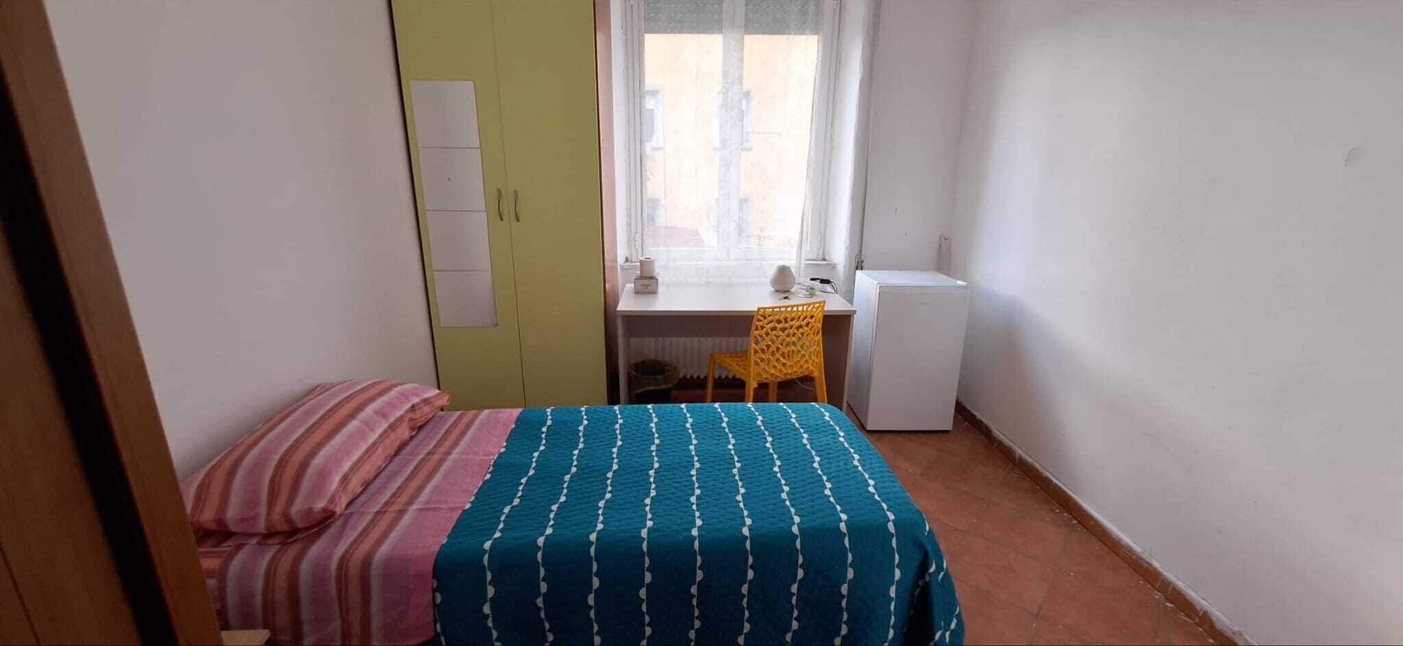 Lemon | Hypo-allergenic bedding, down comforters, desk, free WiFi