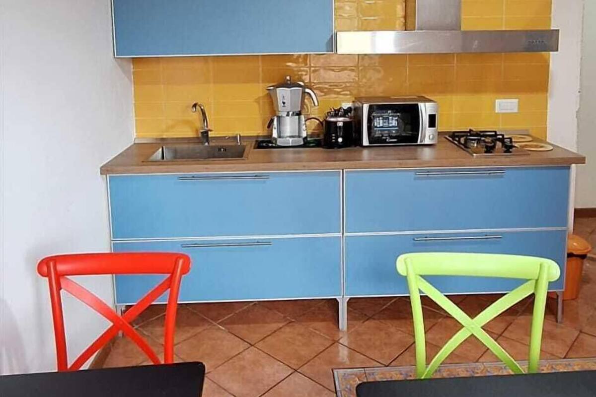 Ribes Domu Baiano | Shared kitchen | Mini-fridge, microwave, stovetop, cookware/dishes/utensils