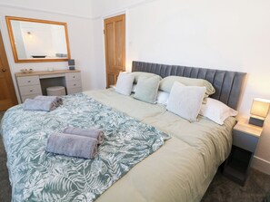 Cottage | 2 bedrooms, individually decorated, individually furnished, free WiFi