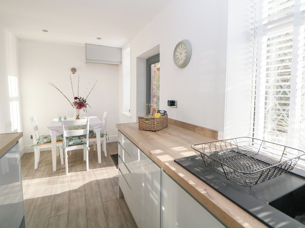 Cottage | Dining
