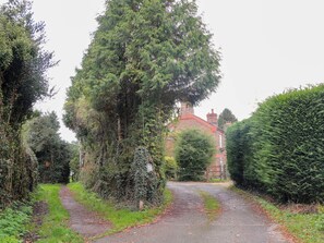 Property grounds - Shunters Nook (Stafford)