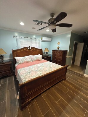 4 habitaciones, tabla de planchar con plancha, wifi y ropa de cama