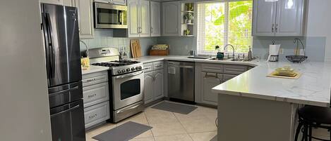 ميكروويف، فرن، موقد طهي مسطح، غسالة أطباق