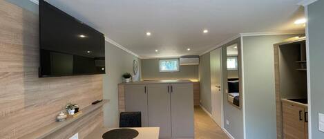 Comfort-Studio | Essbereich im Zimmer