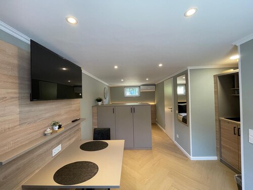 Five Studios - Premium Rooms