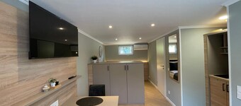 Five Studios - Premium Rooms