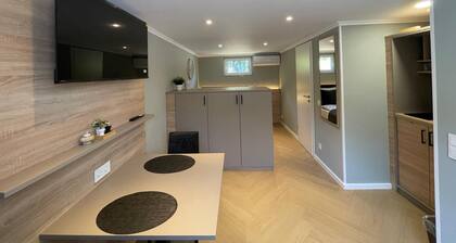 Five Studios - Premium Rooms