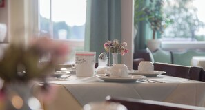 Daily buffet breakfast for a fee - Five Studios - Premium Rooms (Ramstein-Miesenbach)