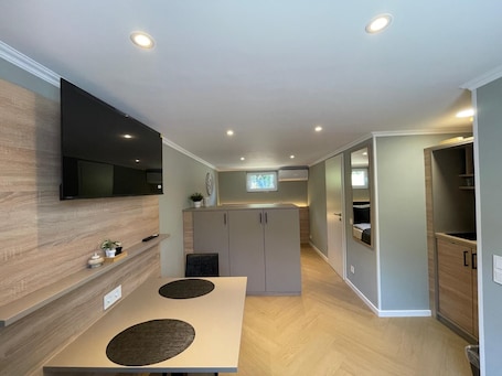 Comfort Studio, Microwave | In-room dining