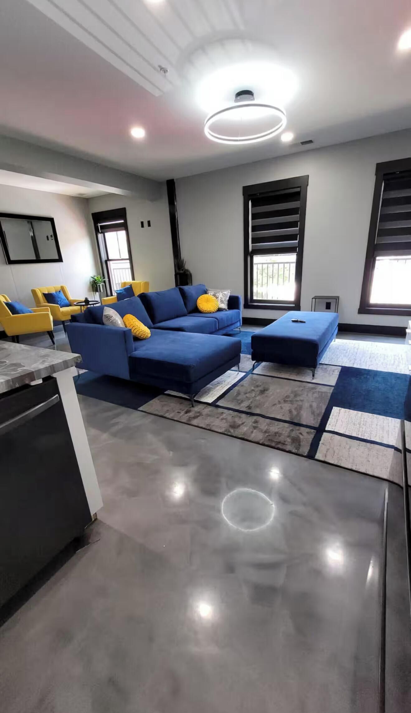 Luxurious Downtown Rooftop Condo C  Free Ev Charging For Any Type Vehicle - Elizabethtown, KY