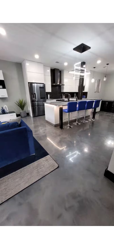 Luxurious downtown rooftop condo C