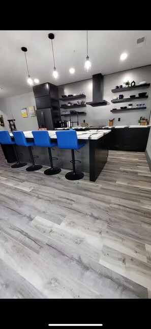 雪櫃、微波爐、焗爐、爐具