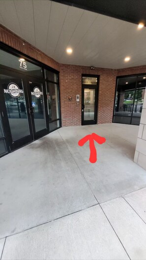 Property grounds - Lavish Rooftop Condo B (Elizabethtown)