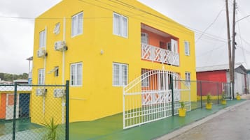 Departamento, 4 habitaciones, patio, vista a la ciudad | Exterior