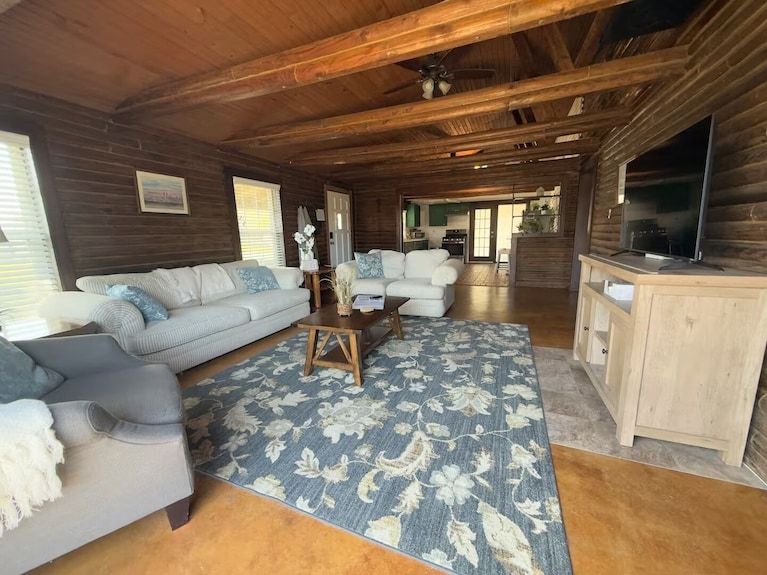 Lakeside Log Cabin Retreat- Close To Beach + Fishing + Boat Parking - Corpus Christi, TX