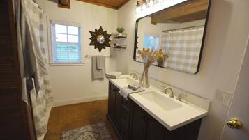 SĂšche-cheveux, serviettes fournies, savon, papier toilette