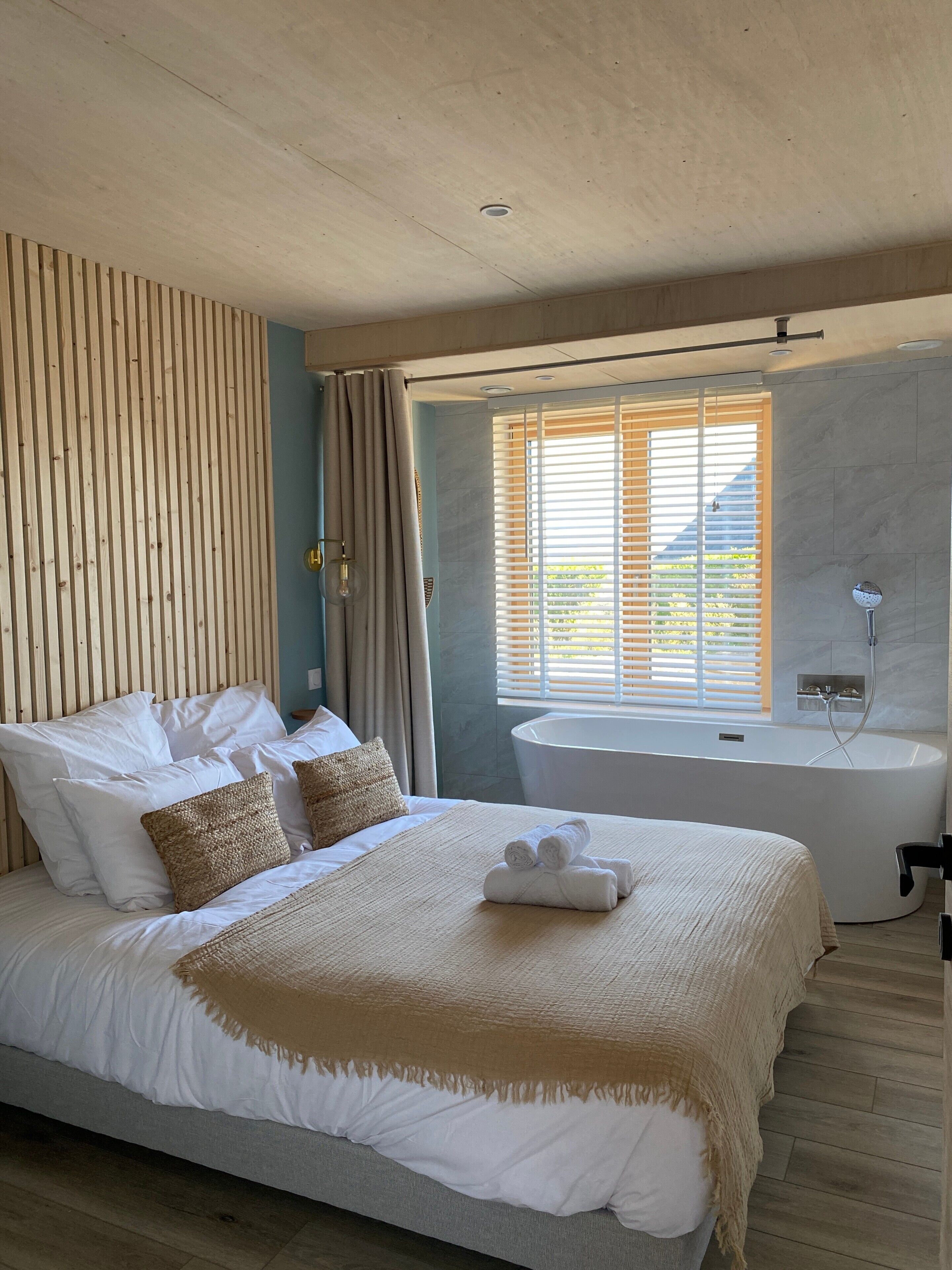 4 chambres, fer et planche à repasser, Wi-Fi, draps fournis