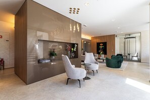 40-吋智慧型電視，提供數位頻道