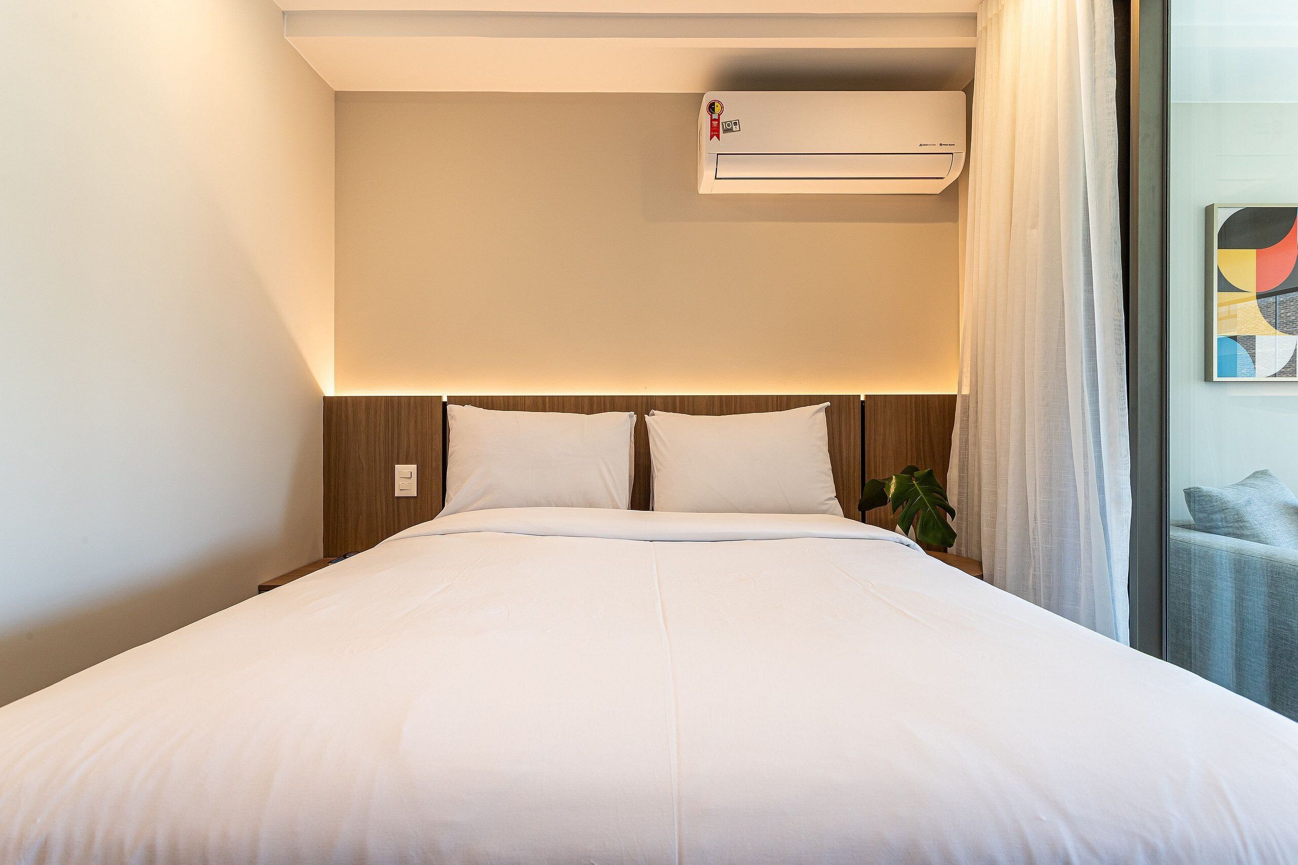 Iron/ironing board, free WiFi, bed sheets