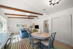 Dining - Bright Bay Hideaway • Springs • Pets Welcome (Crystal River)