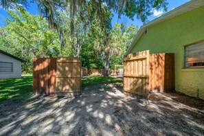 Property grounds - Bright Bay Hideaway • Springs • Pets Welcome (Crystal River)