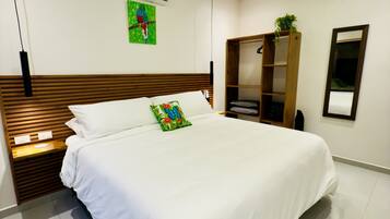 Apartment Alba | In-room safe, desk, laptop workspace, blackout curtains