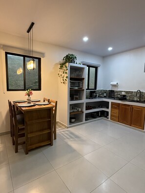 جناح فاخر - منظر للجبل | تناول الطعام داخل الغرفة