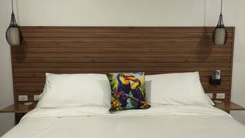 Apartment Bella | In-room safe, desk, laptop workspace, blackout drapes