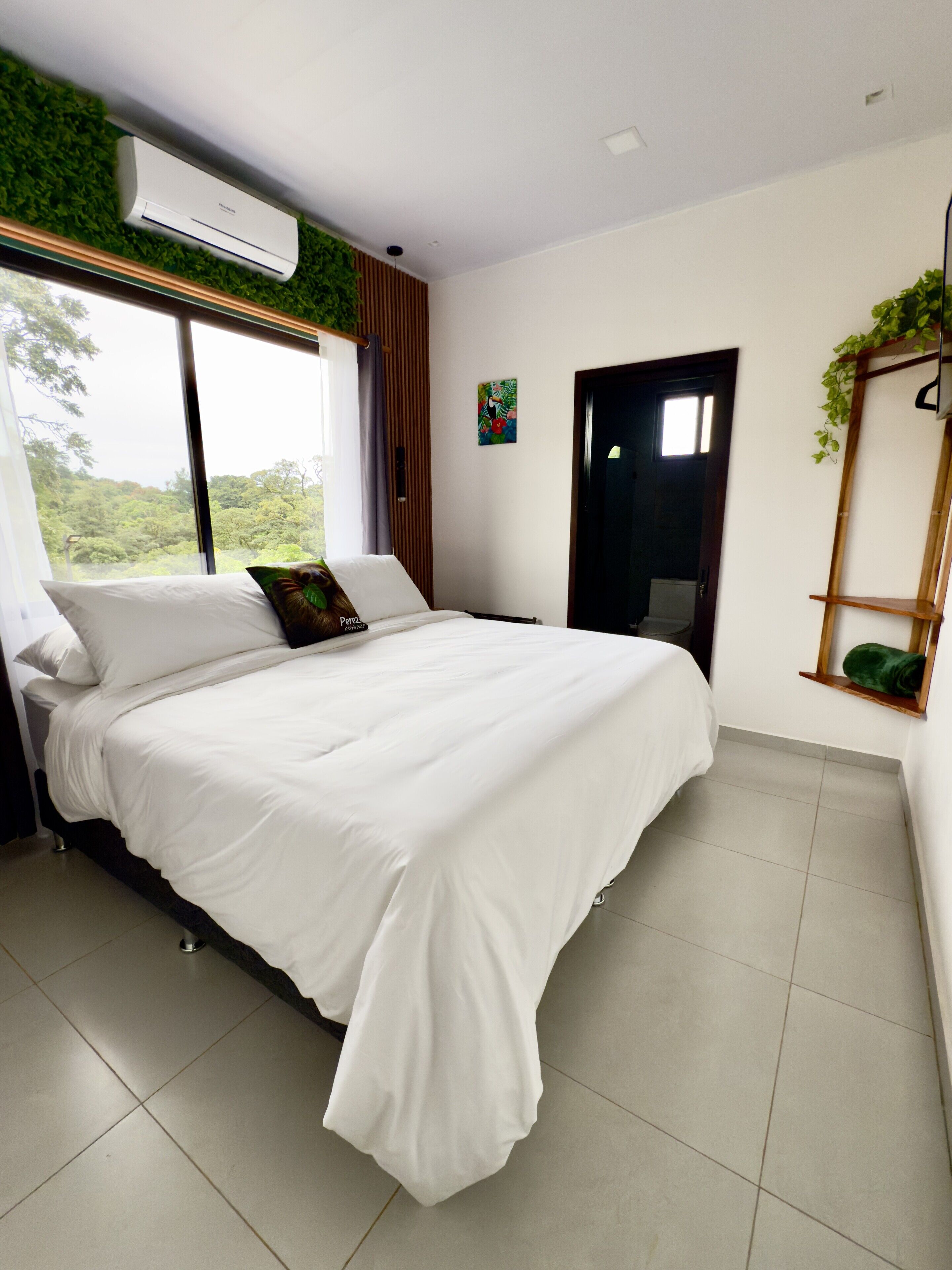 Apartment Aura 2 | Premium bedding, in-room safe, laptop workspace, blackout drapes