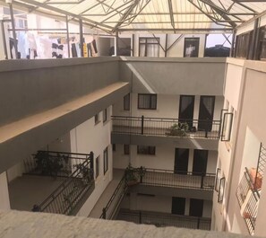 المنطقة المحيطة بالمنشأة