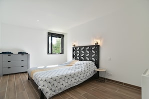 5 chambres, fer et planche à repasser, Wi-Fi gratuit, draps fournis