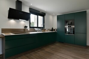 Réfrigérateur, micro-ondes, four, lave-vaisselle