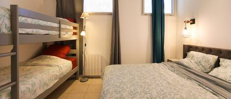 1 dormitorio, tabla de planchar con plancha, wifi gratis y ropa de cama